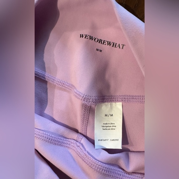 NWT WEWOREWHAT V shape pink leggings 26โ (size M) - Picture 5 of 7